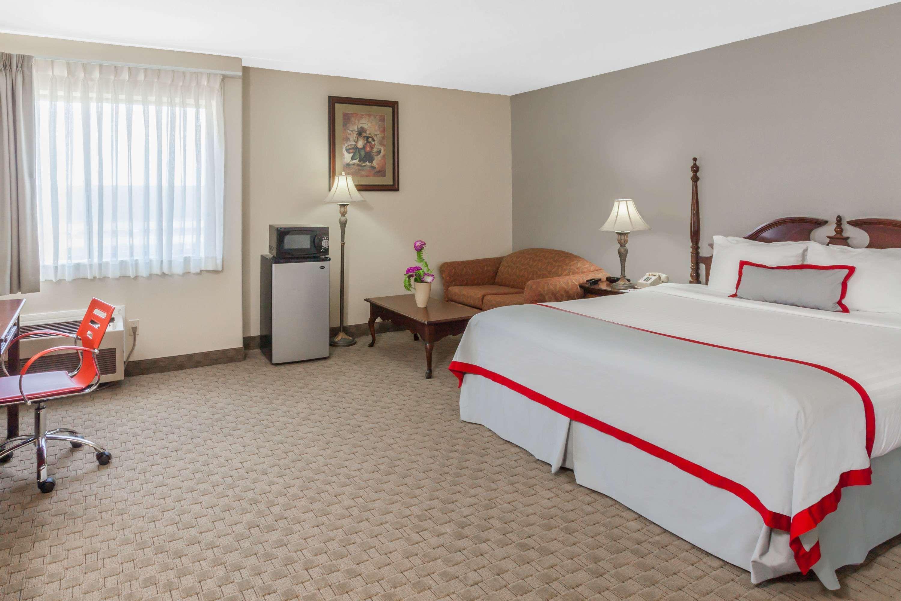 Отель Ramada Plaza By Wyndham Garden Grove/Anaheim South Экстерьер фото