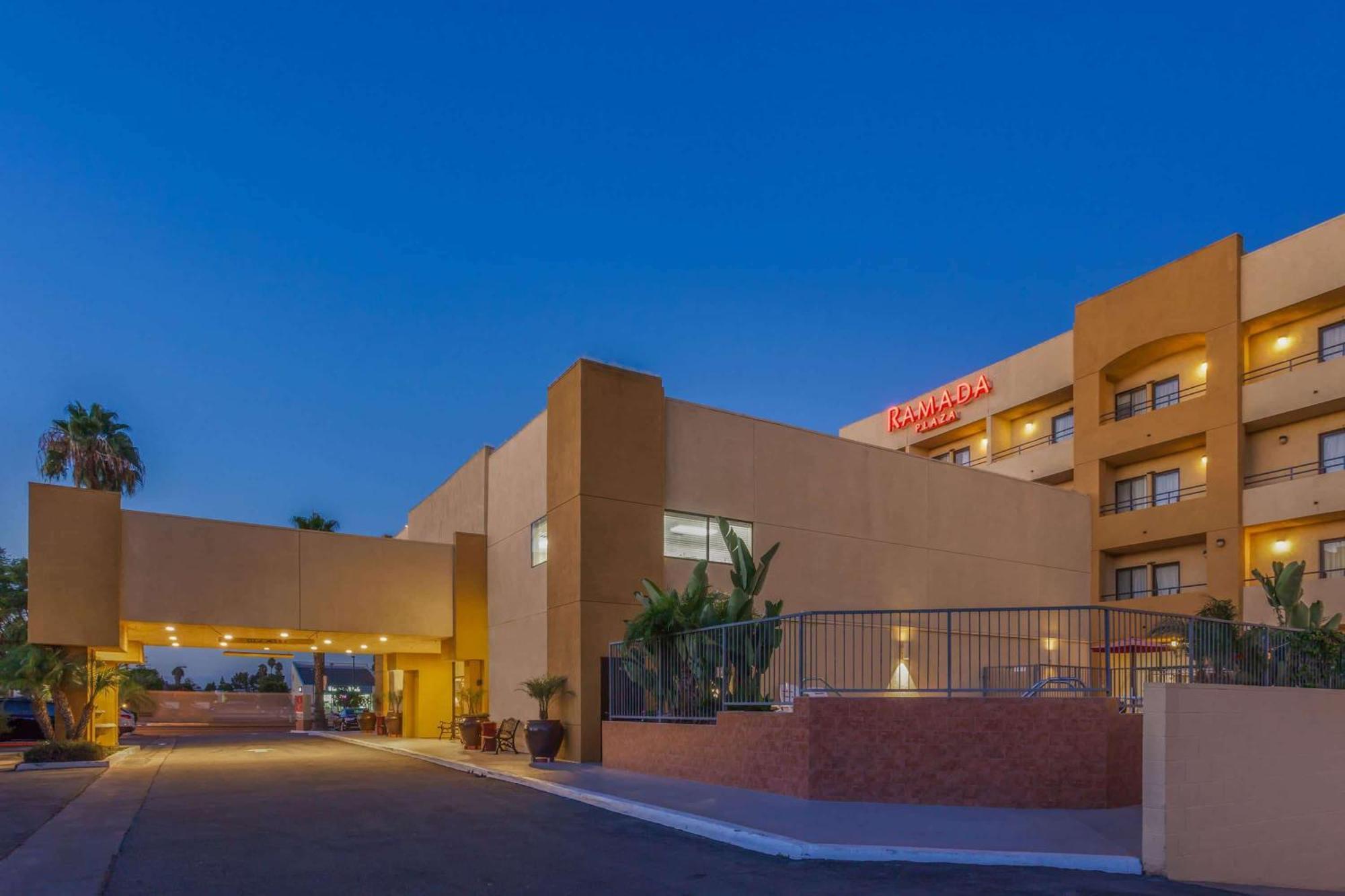 Отель Ramada Plaza By Wyndham Garden Grove/Anaheim South Экстерьер фото