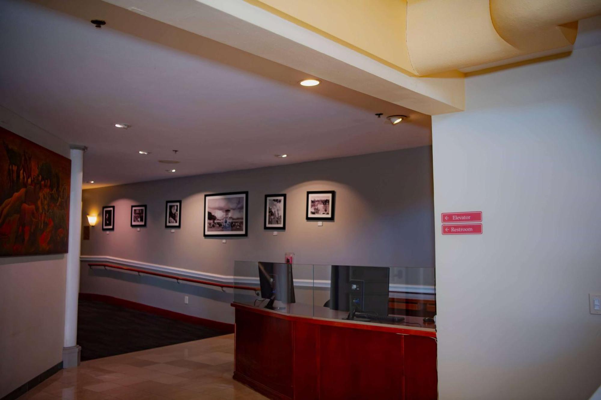 Отель Ramada Plaza By Wyndham Garden Grove/Anaheim South Экстерьер фото