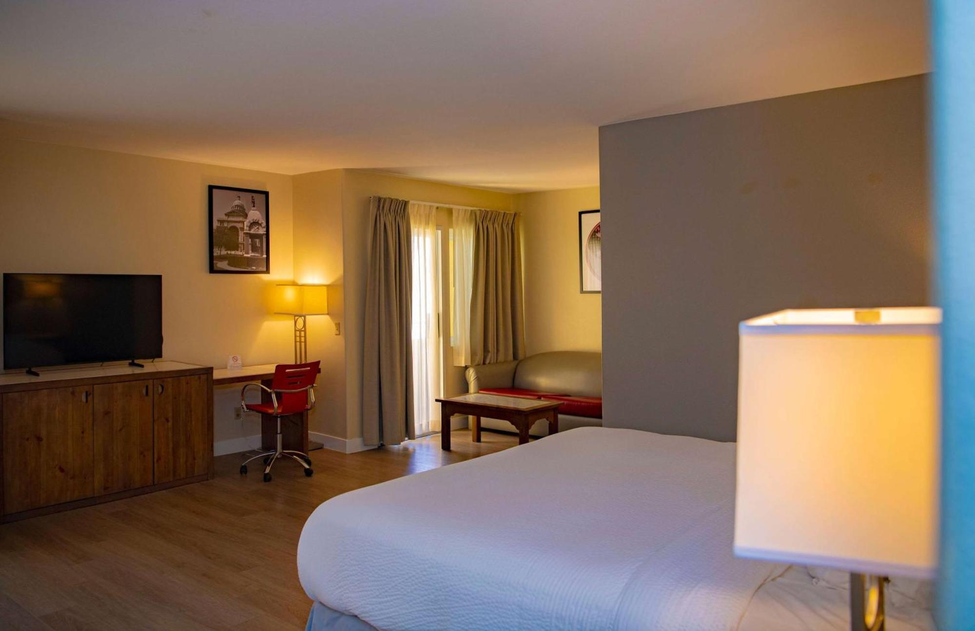 Отель Ramada Plaza By Wyndham Garden Grove/Anaheim South Экстерьер фото