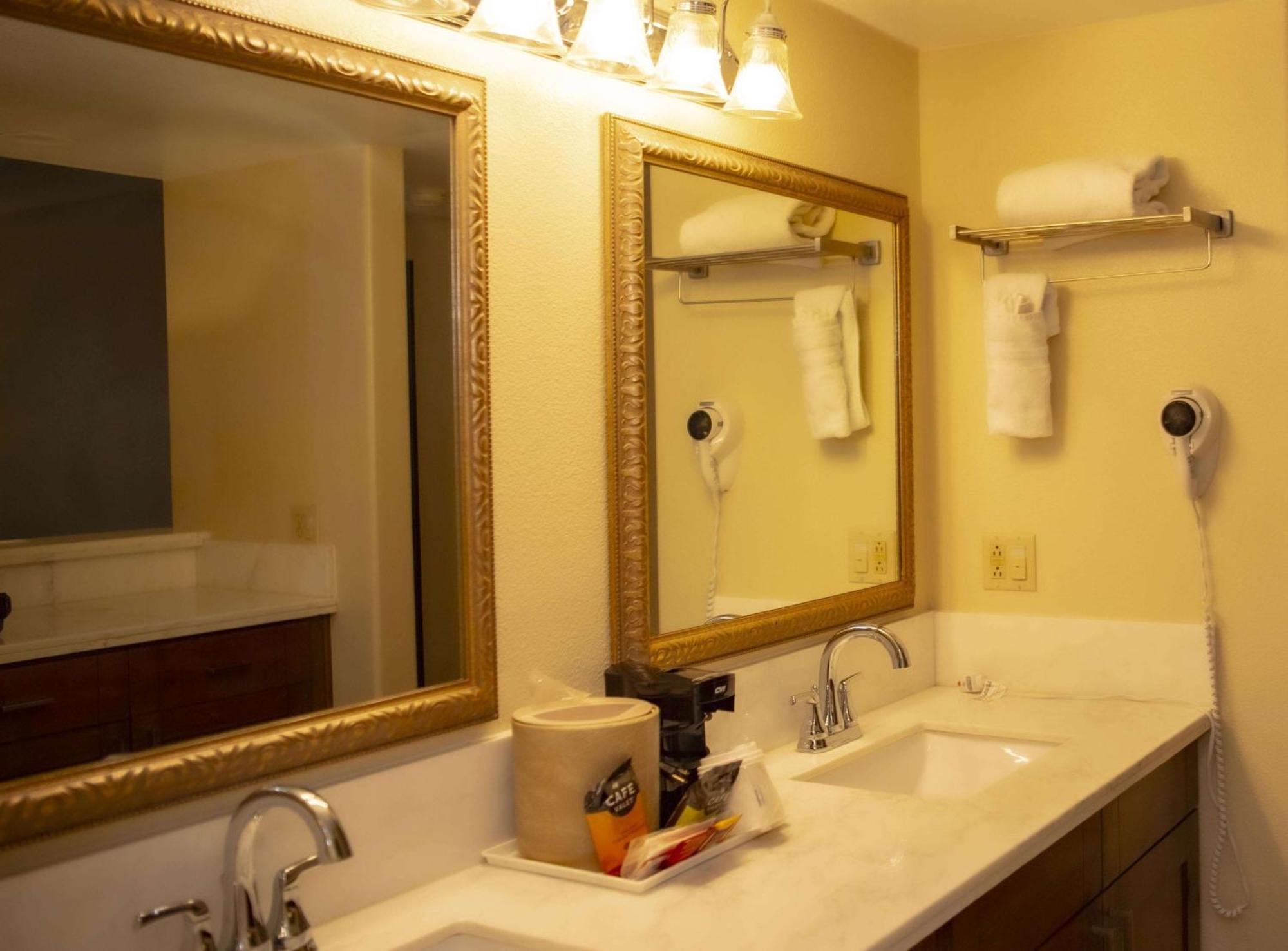 Отель Ramada Plaza By Wyndham Garden Grove/Anaheim South Экстерьер фото