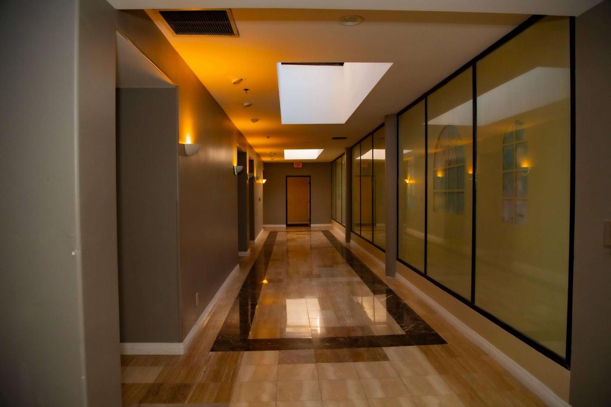 Отель Ramada Plaza By Wyndham Garden Grove/Anaheim South Экстерьер фото